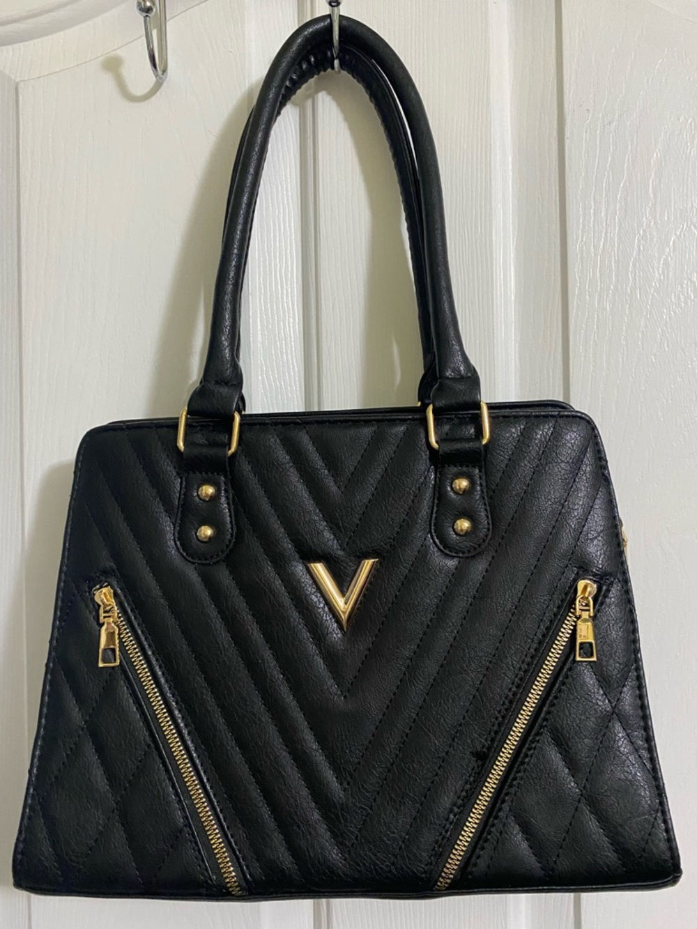 BLACK QUILTED SATCHEL HANDBAG WITH GOLD HARDWARE - Picture 16 of 16